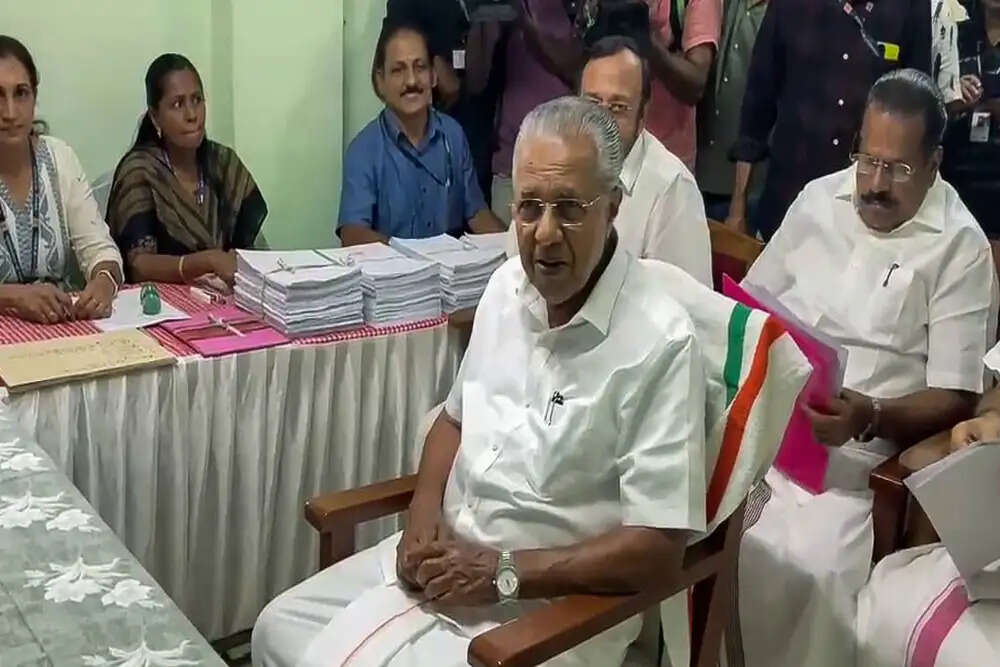 केरल चुनाव: पिनरायी विजयन की रणनीति पर सवाल उठे