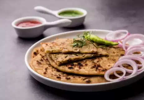 चिली गार्लिक पराठा: स्वादिष्ट नाश्ते की आसान रेसिपी