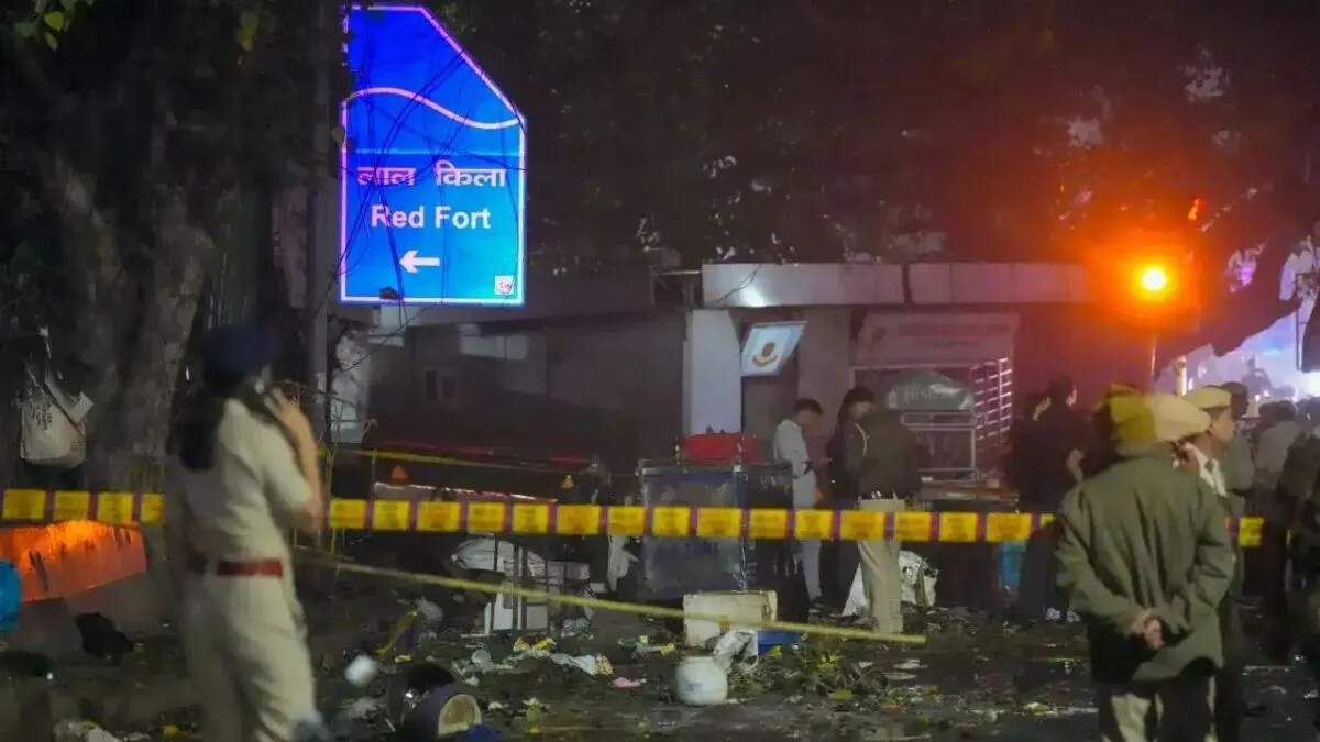 दिल्ली के लाल किले के पास धमाका: 8 की मौत, 24 घायल