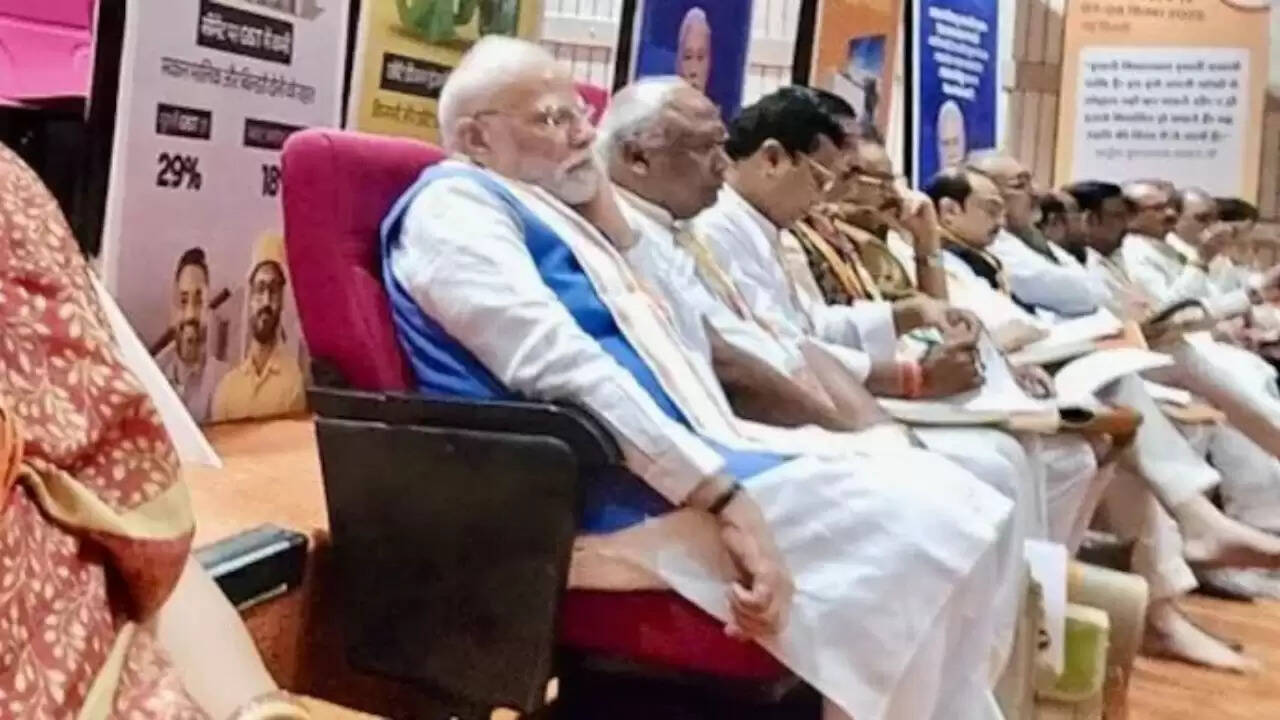 प्रधानमंत्री मोदी का साधारण व्यवहार और जीएसटी सुधारों की नई दिशा