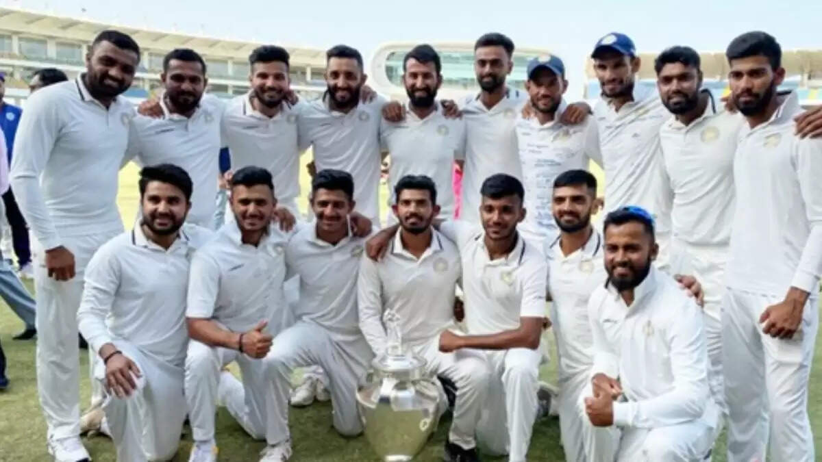 रणजी में जडेजा-पुजारा की टीम का बुरा हाल, मात्र 25 रन पर ऑल आउट