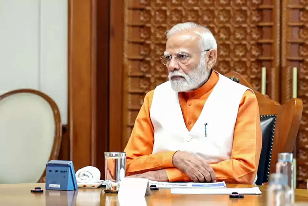 कानपुर में पीएम मोदी ने विकास परियोजनाओं का उद्घाटन किया