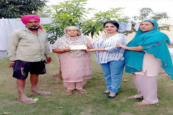 समाज सेवा की प्रेरणा: अमरजीत कौर पूजा और अनमोल मुस्कान चैरिटेबल ट्रस्ट