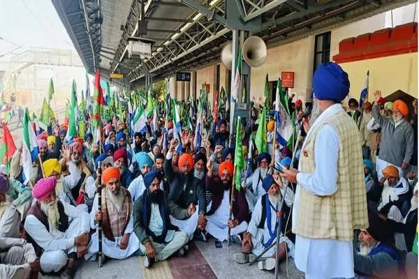 पंजाब में किसानों का रेल रोको आंदोलन, 26 स्थानों पर धरना