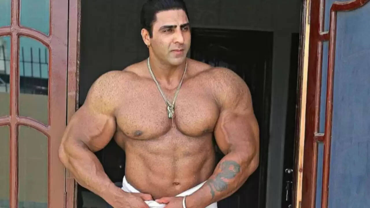 प्रसिद्ध बॉडीबिल्डर वरिंदर सिंह घुमन का निधन, फिटनेस जगत में शोक की लहर