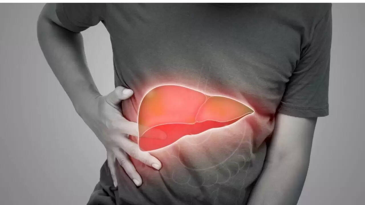 फैटी लिवर डिजीज: त्वचा पर दिखने वाले संकेत और बचाव के उपाय