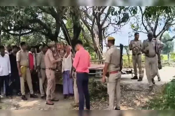 गाजीपुर में तिहरे हत्याकांड का मामला: बेटे ने परिवार के सदस्यों की हत्या की