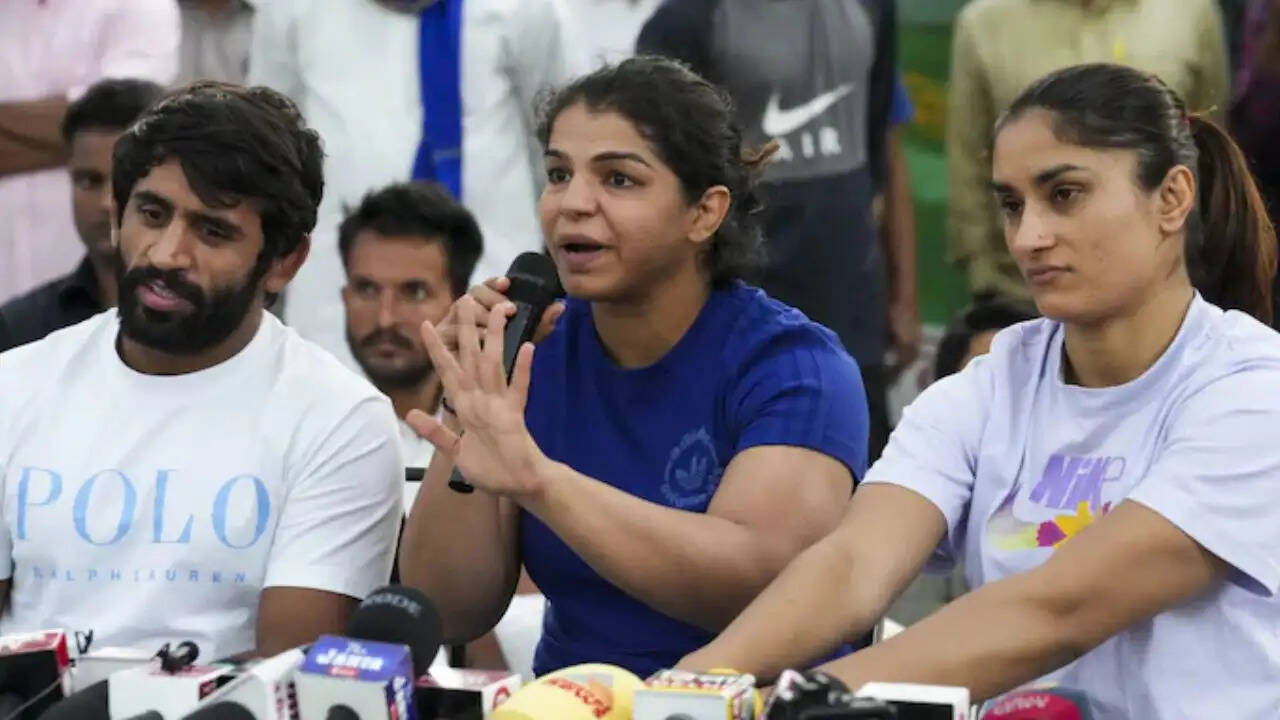 महिला पहलवानों के यौन शोषण मामले में बृजभूषण शरण सिंह को मिली बरी
