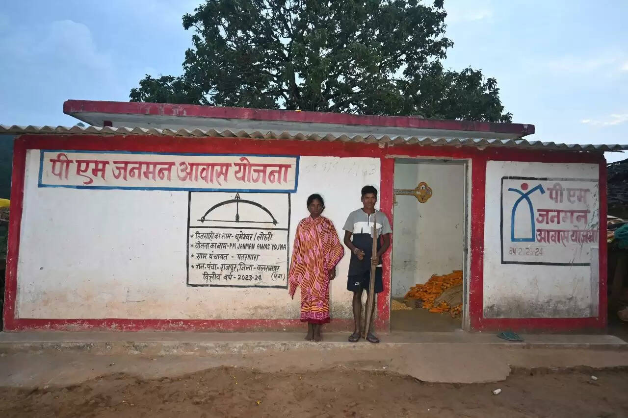 बलरामपुर&nbsp;:&nbsp;कच्चे मकान से पक्के आशियाने तक, जनमन योजना ने बदली एक परिवार की जिंदगी