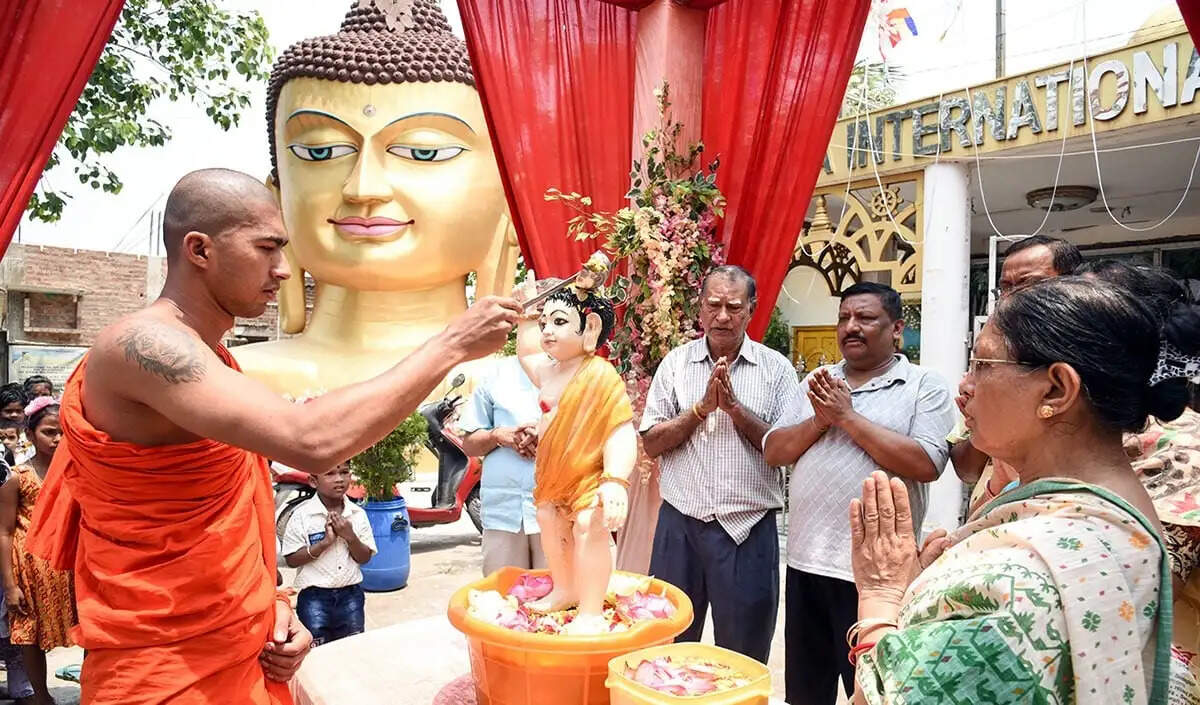 वैशाखी पूर्णिमा: बुद्ध पूर्णिमा का महत्व और धार्मिक अनुष्ठान