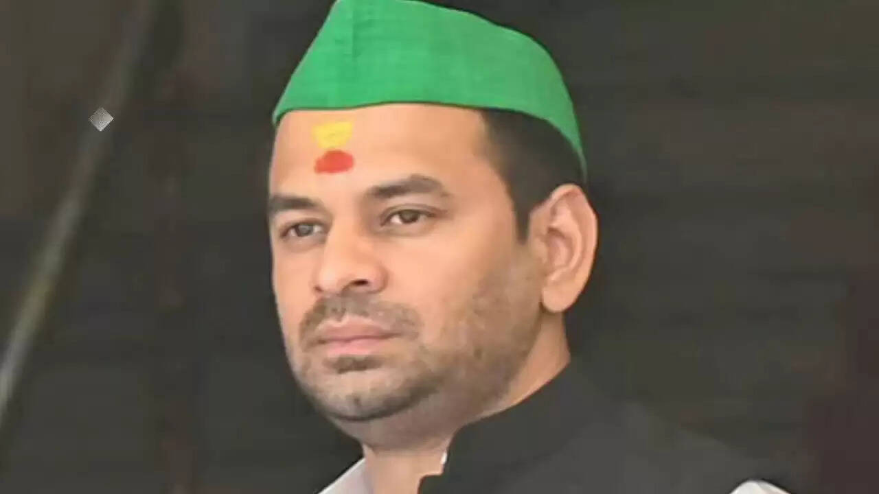 तेजप्रताप यादव का सोशल मीडिया पर परिवार से दूरी: क्या है इसके पीछे की सच्चाई?