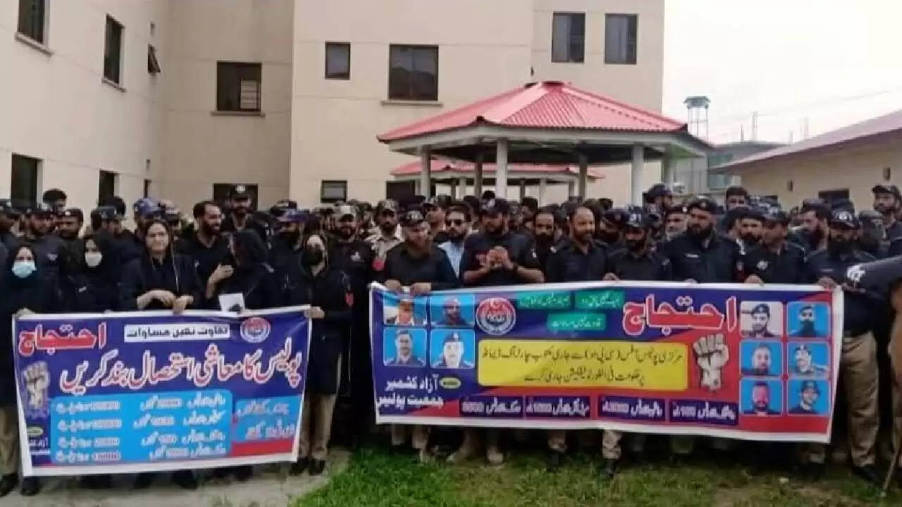 पाकिस्तान अधिकृत कश्मीर में पुलिस का विद्रोह: सरकार के खिलाफ हड़ताल