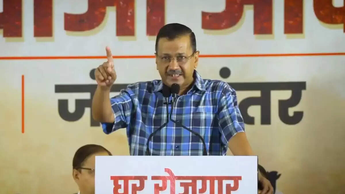 अरविंद केजरीवाल का जंतर-मंतर पर जोरदार विरोध: झुग्गियों के विध्वंस के खिलाफ आवाज उठाई