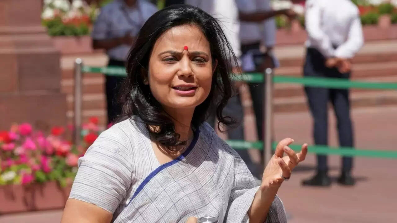 महुआ मोइत्रा ने बिहार में मतदाता सूची पुनरीक्षण के खिलाफ सुप्रीम कोर्ट में याचिका दायर की