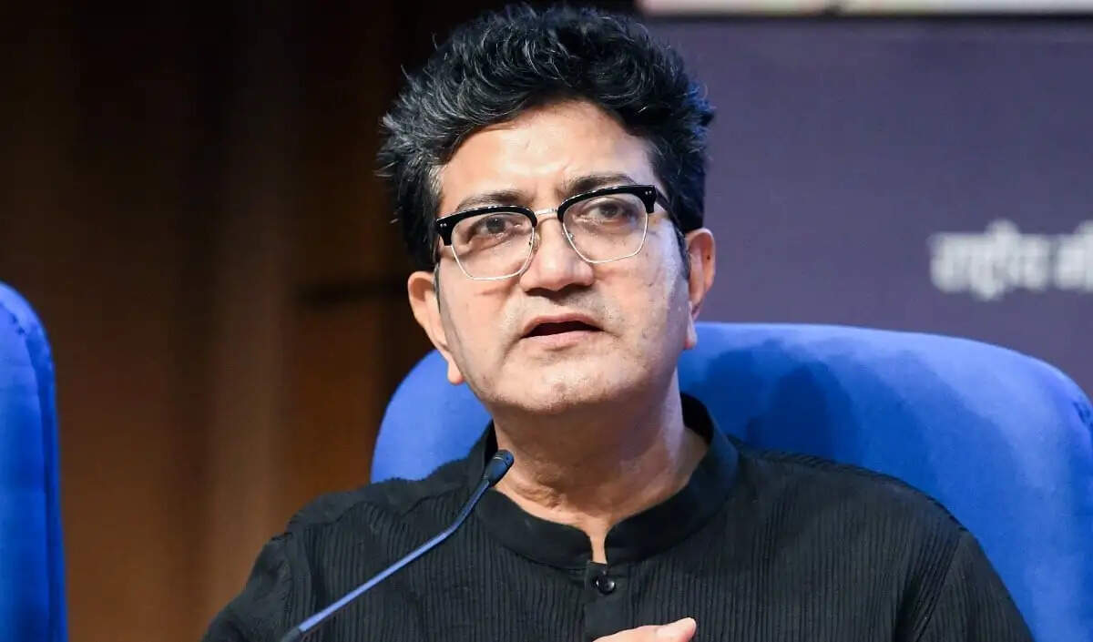 प्रसून जोशी बने प्रसार भारती के नए अध्यक्ष, सूचना एवं प्रसारण मंत्रालय की घोषणा