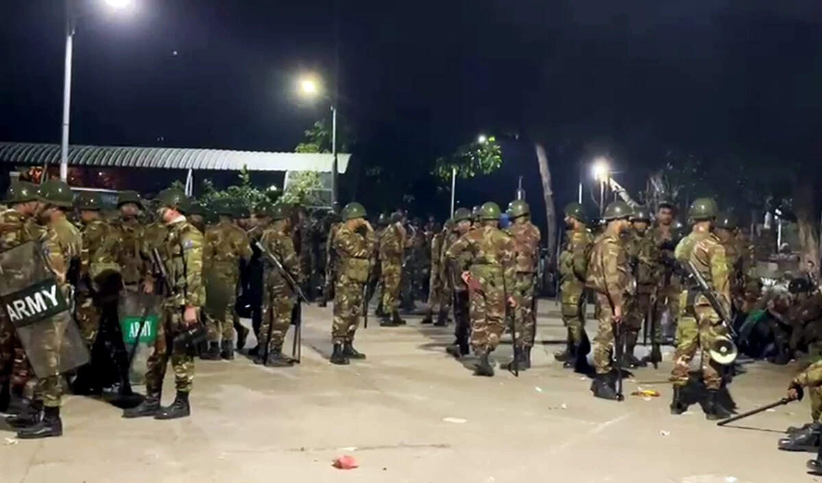 बांग्लादेश में शरीफ उस्मान हादी की मौत के बाद भड़के विरोध प्रदर्शन