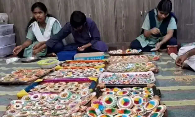 दिव्यांग बेटियों ने बनाई पर्यावरण अनुकूल राखियां, दिया स्वावलंबन का संदेश