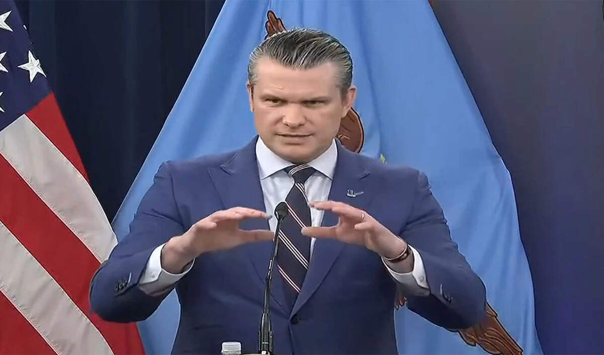 ईरान पर अमेरिका का बड़ा हमला: रक्षा मंत्री की चेतावनी