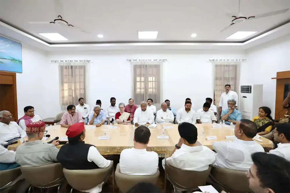 महिला आरक्षण कानून: कांग्रेस और विपक्ष की नई चुनौतियाँ