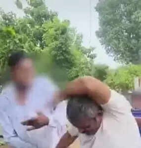 कौशांबी में स्कूल हेड मास्टर पर गंभीर आरोप, ग्रामीणों ने की पिटाई