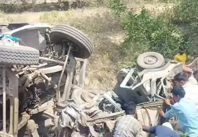 उन्नाव में दर्दनाक सड़क हादसा: मुंडन समारोह से लौटते समय 6 की मौत