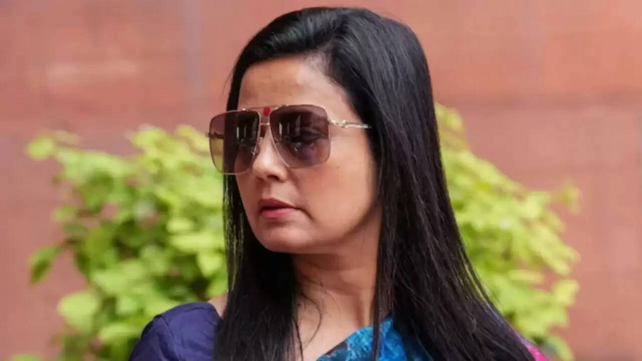 महुआ मोइत्रा ने बिहार में मतदाता पुनरीक्षण के खिलाफ सुप्रीम कोर्ट में दायर की याचिका