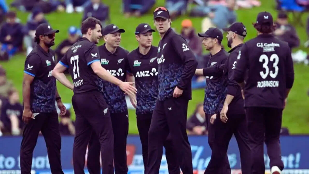 न्यूजीलैंड ने श्रीलंका को हराकर सेमीफाइनल की उम्मीदें जीवित रखीं