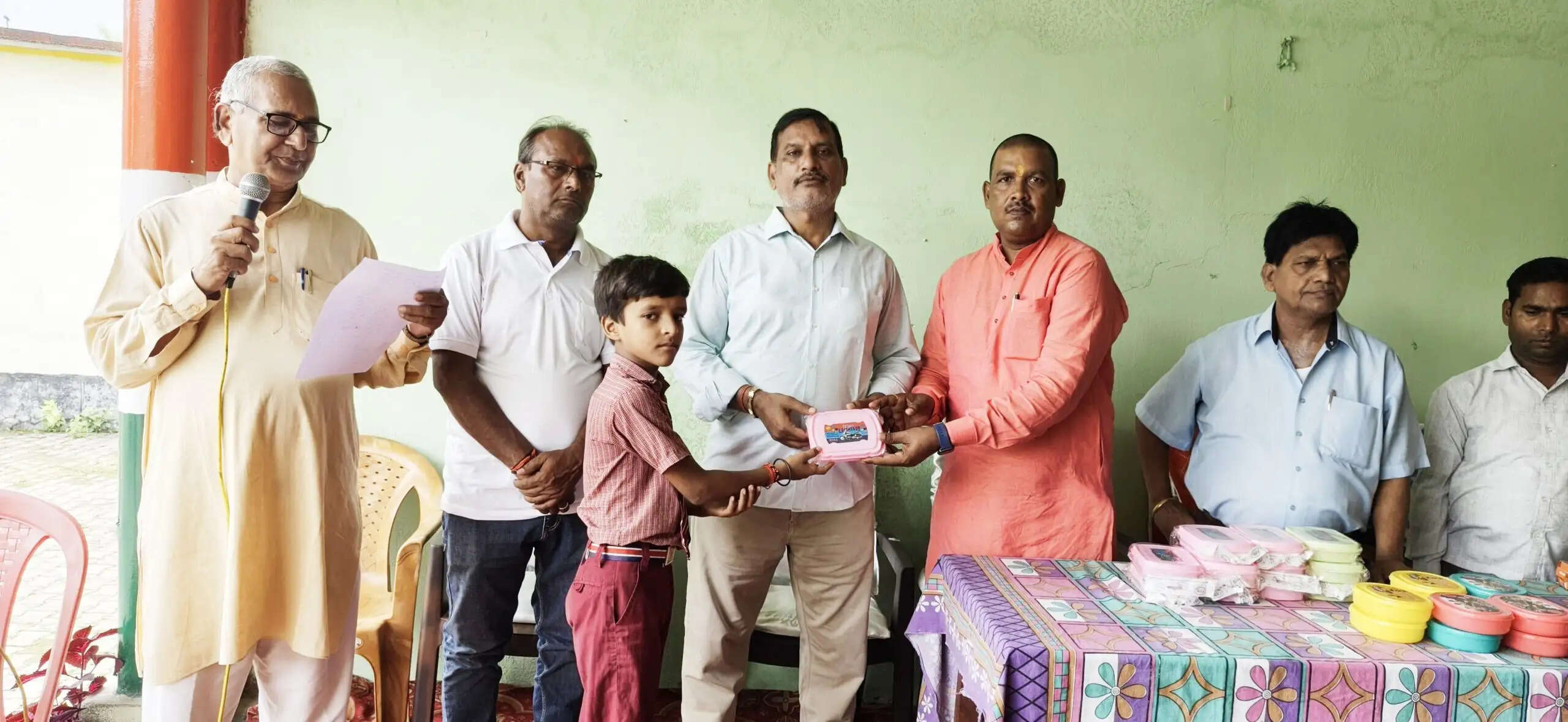 स्वतंत्रता दिवस पर खेलकूद प्रतियोगिता में छात्रों का सम्मान