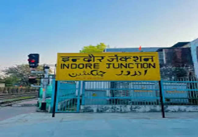 इंदौर रेलवे स्टेशन पर प्लेटफार्म बदलाव से मची भगदड़
