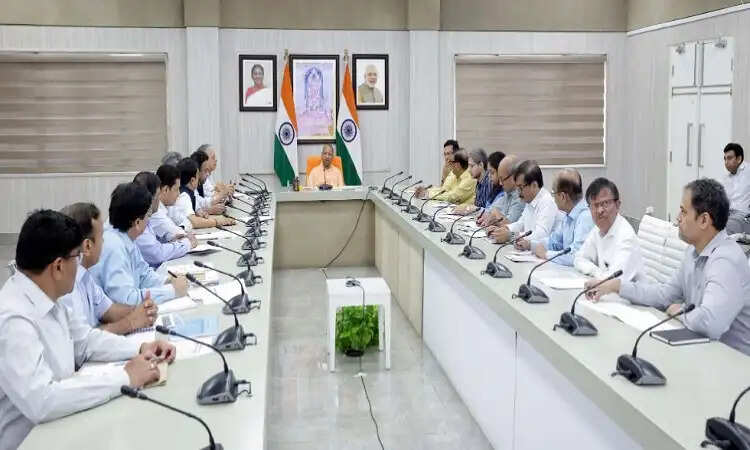 मुख्यमंत्री योगी आदित्यनाथ ने विद्युत आपूर्ति व्यवस्था की समीक्षा की