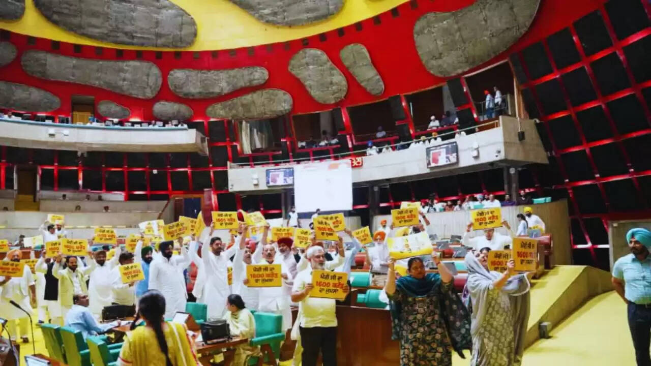पंजाब बाढ़ 2025: AAP ने केंद्र सरकार के राहत पैकेज पर उठाए सवाल