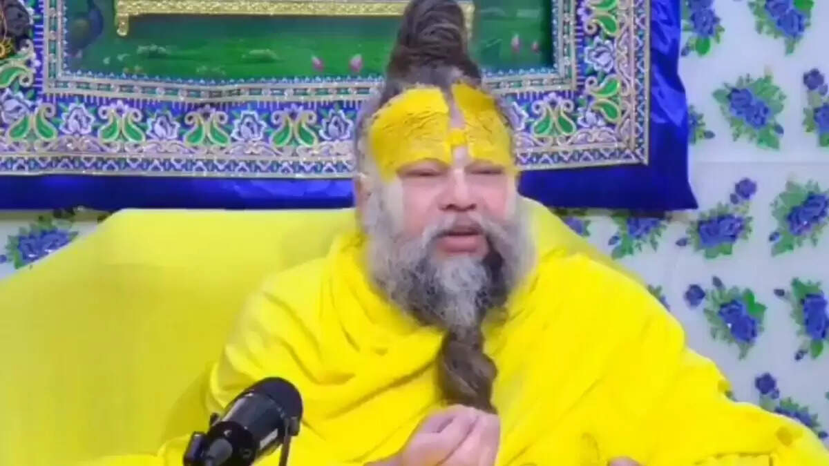 प्रेमानंद महाराज के विवादास्पद बयान पर बवाल, माफी की मांग