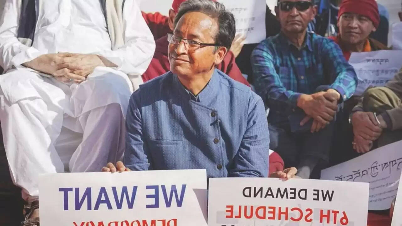 सोनम वांगचुक की भूख हड़ताल समाप्त: लद्दाख में बढ़ती हिंसा पर चिंता