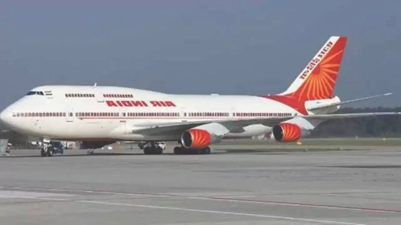 Air India Express की उड़ान में यात्री ने खोला कॉकपिट का दरवाजा, जानें क्या हुआ