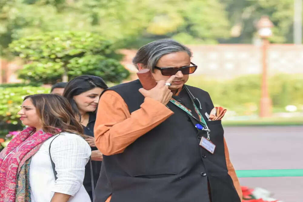 शशि थरूर की भाजपा में संभावित एंट्री: क्या बनेगा नया राजनीतिक समीकरण?