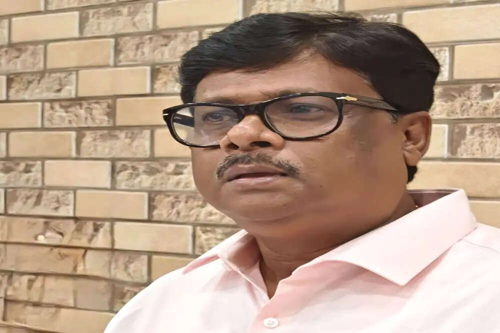 पश्चिम बंगाल पुलिस ने तृणमूल विधायक दिलीप मंडल को पुरी से गिरफ्तार किया