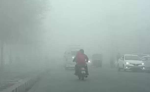 उत्तर प्रदेश में ठंड और कोहरे का कहर, कई जिलों में ऑरेंज अलर्ट