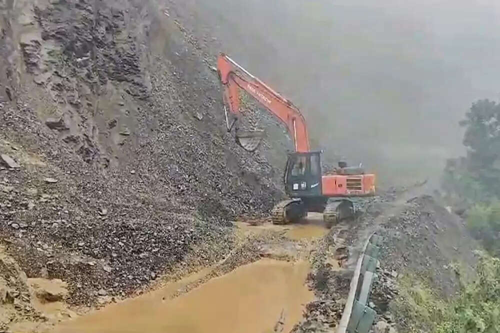उत्तराखंड में बादल फटने से आई प्राकृतिक आपदा, राहत कार्य जारी