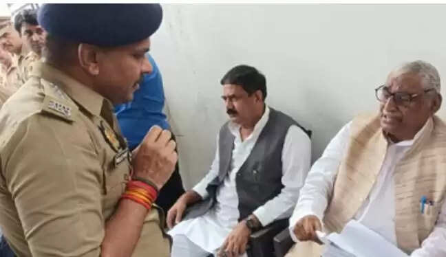 बरेली में समाजवादी पार्टी के नेताओं को रोका गया, प्रशासन पर उठे सवाल