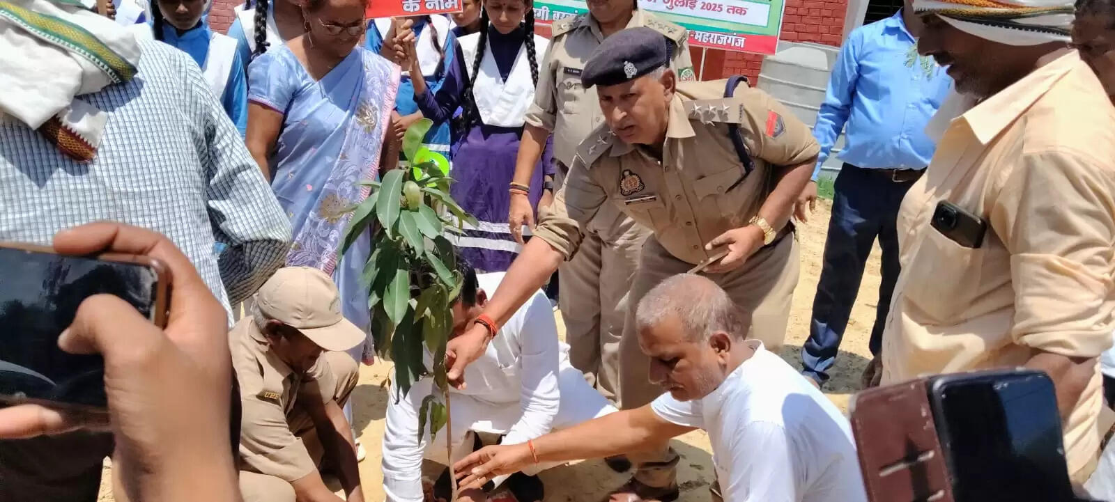महिलाओं के नाम एक पेड़: पर्यावरण संरक्षण के लिए पौधारोपण कार्यक्रम