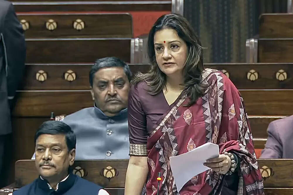 प्रियंका चतुर्वेदी का भविष्य: शिव सेना में बदलाव और राज्यसभा की संभावनाएं