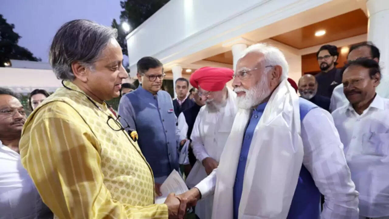 प्रधानमंत्री मोदी ने आतंकवाद के खिलाफ वैश्विक नीति पर सर्वदलीय प्रतिनिधिमंडल से की चर्चा