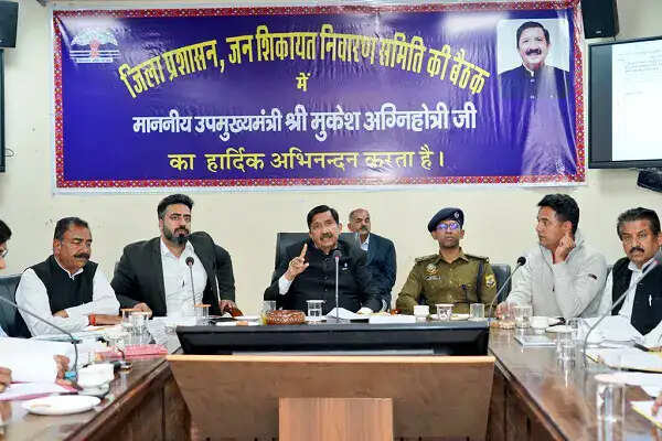 उपमुख्यमंत्री ने विकास परियोजनाओं की निगरानी पर जोर दिया