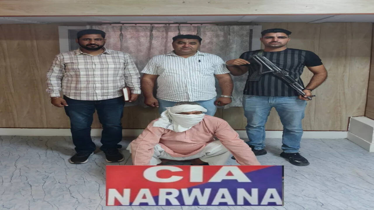 सेलर मालिक की फायरिंग से एक व्यक्ति घायल, बिजलीकर्मियों की जान बची