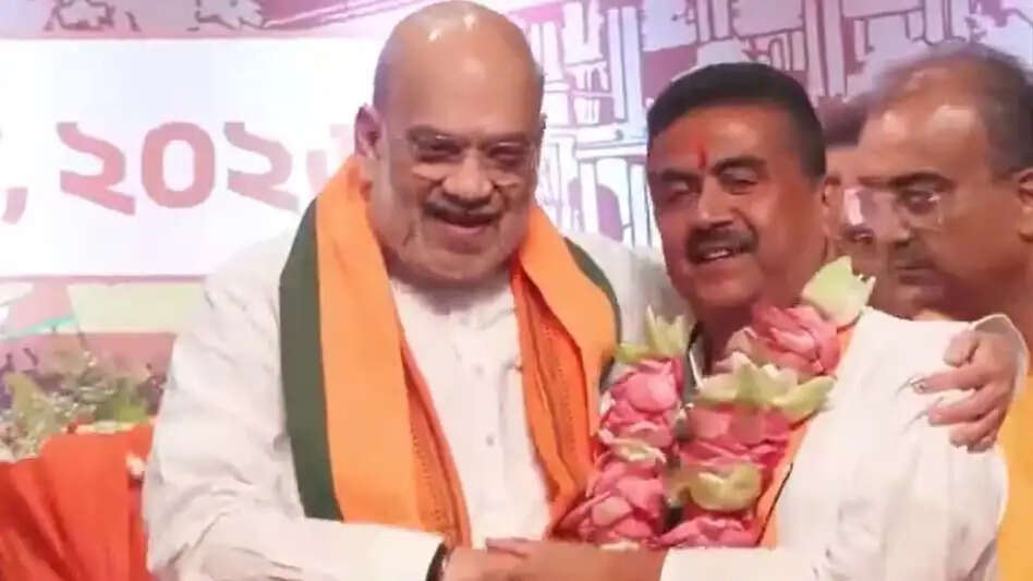 सुवेंदु अधिकारी ने राज्यपाल से मिलकर सरकार बनाने का दावा पेश किया, कल लेंगे सीएम पद की शपथ