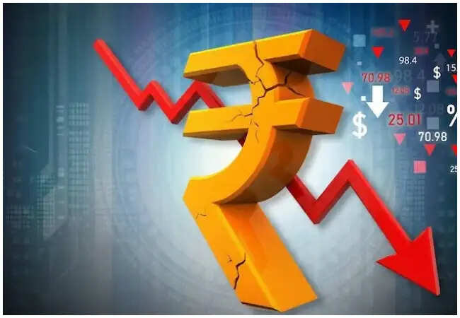 रुपये में गिरावट: 95.86 प्रति डॉलर पर पहुंचा, जानें कारण