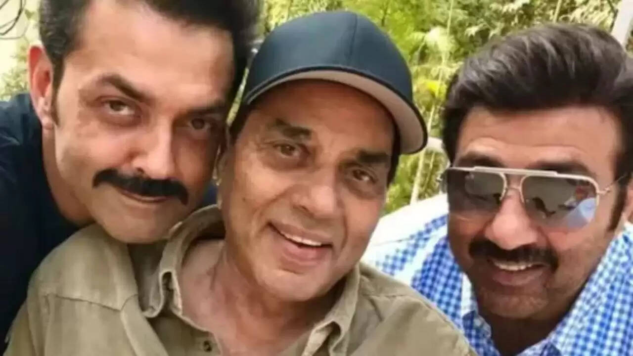 धर्मेंद्र की अंतिम फिल्म 'इक्कीस' की स्पेशल स्क्रीनिंग का आयोजन