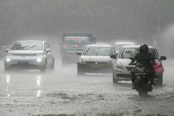 उत्तर भारत में गर्मी से राहत की उम्मीद, बारिश का अलर्ट जारी