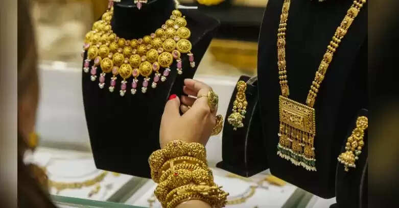 सोने और चांदी के दाम में गिरावट, जानें ताजा रेट