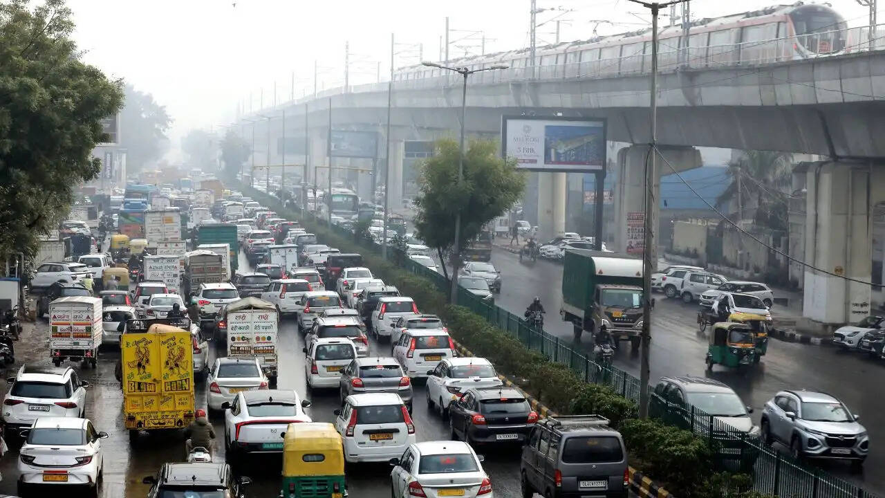 दिल्ली-एनसीआर और पहाड़ी क्षेत्रों में मौसम में बदलाव, बारिश और बर्फबारी की संभावना